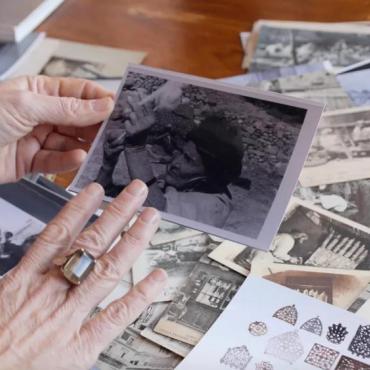 The world like a jewel in the hand